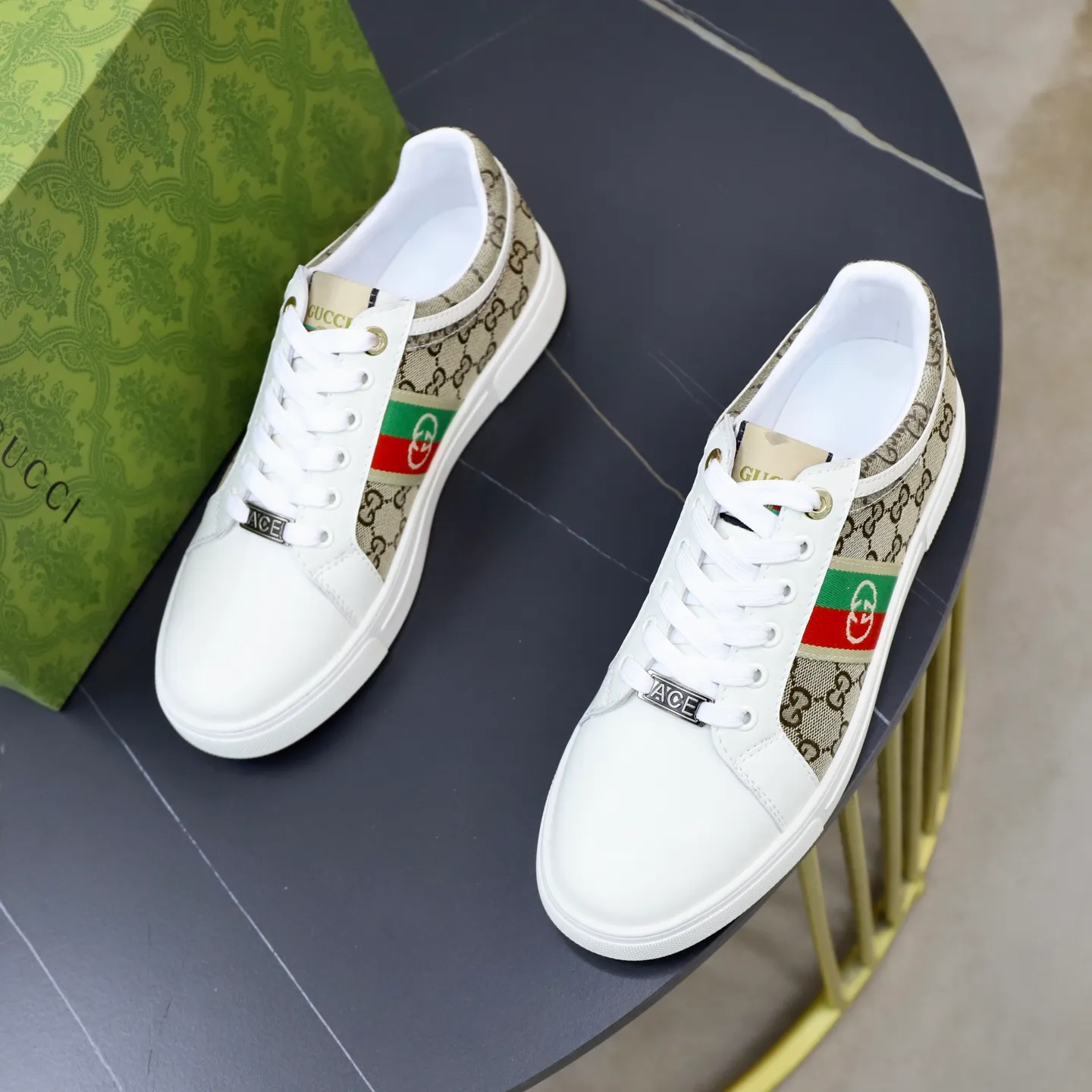 Ex-factory price: 440💰🙅‍♂️🙅‍♂️🙅‍♂️ Brand: GUCCI Standard code: 38-44 (45 customized) Grade: Same as the official website Material: Original material splicing Comfortable and breathable lining Lightweight and wear-resistant sports outsole Style category: Men's fashionable casual shoes Running sneakers Distinguished luxury brand elements Top luxury Color: actual picture color